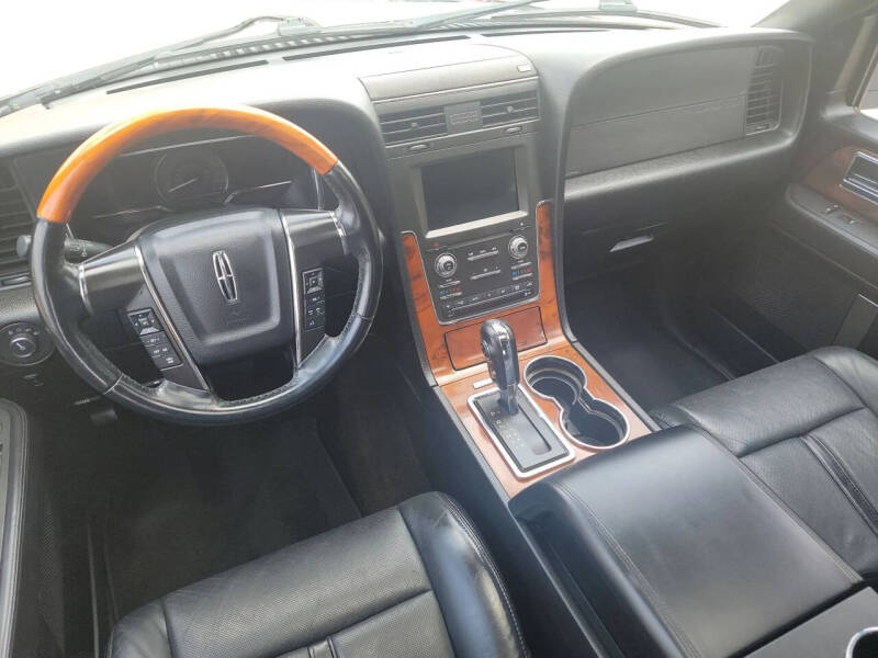 2016 Lincoln Navigator Select