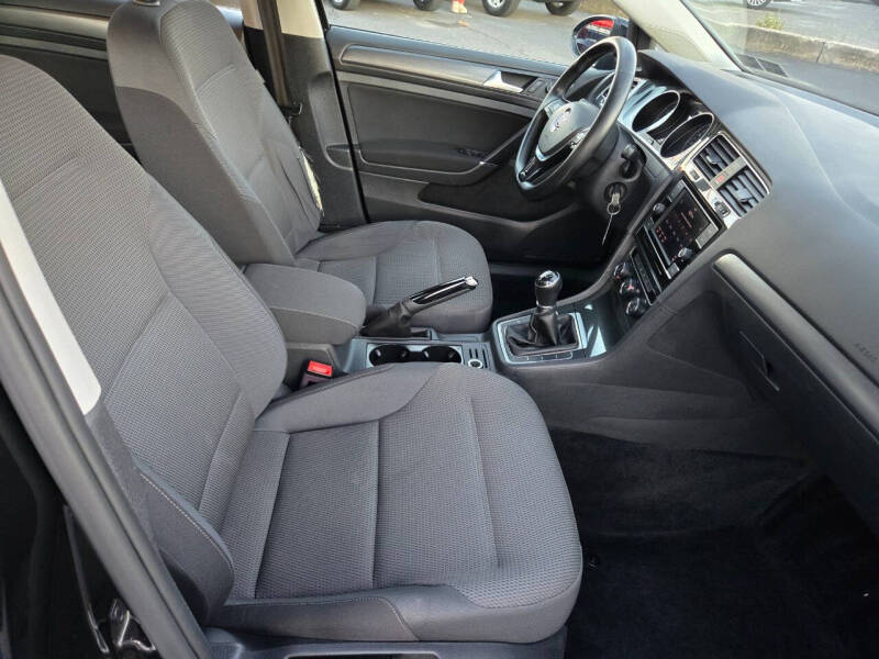 2018 Volkswagen Golf TSI S