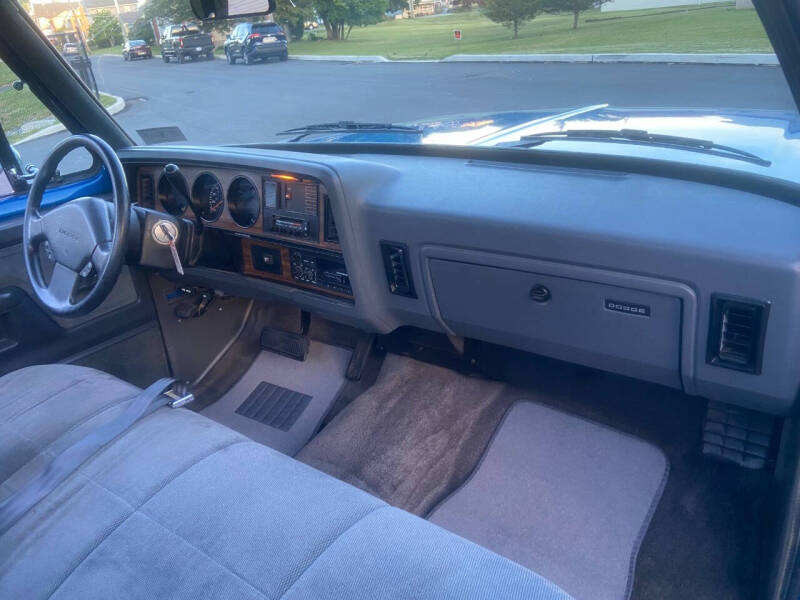 1992 Dodge RAM 150 LE
