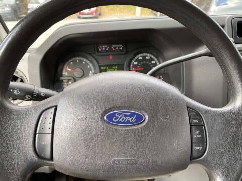 2013 Ford E-Series E-350 SD XLT