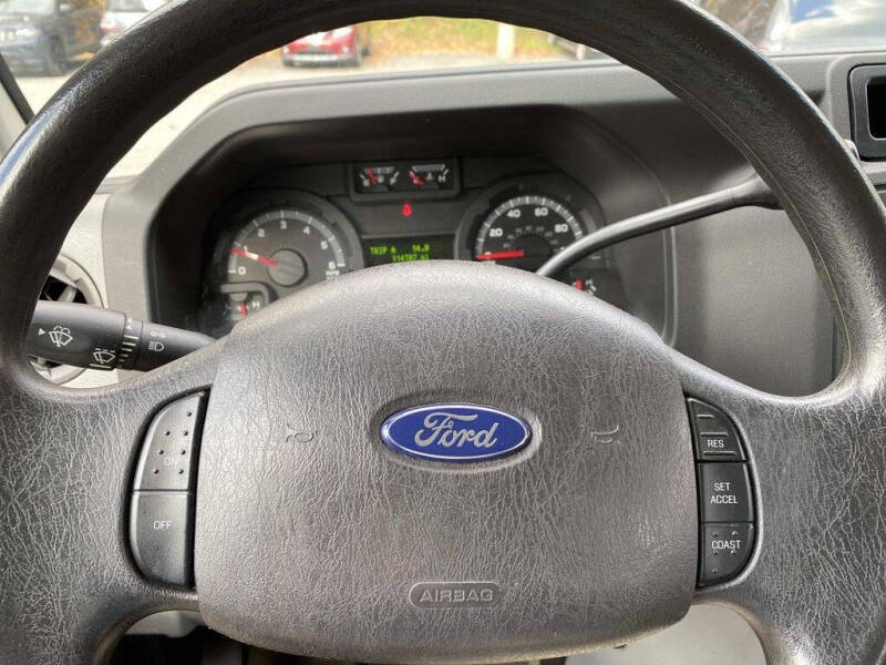 2013 Ford E-Series E-350 SD XLT