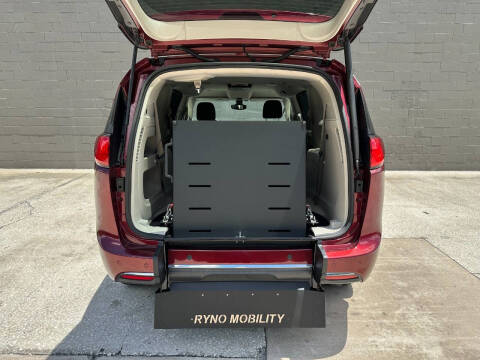 2017 Chrysler Pacifica Touring-L