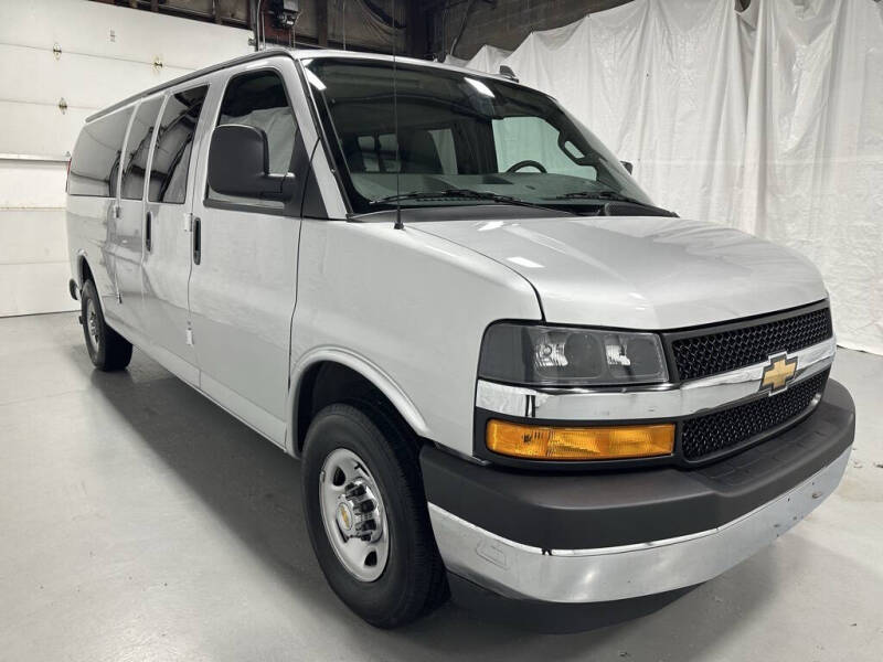 2025 Chevrolet Express LT 3500