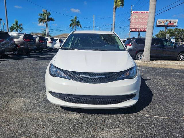 2023 Chrysler Voyager LX
