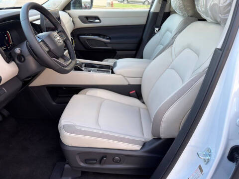 2026 Nissan Pathfinder SL
