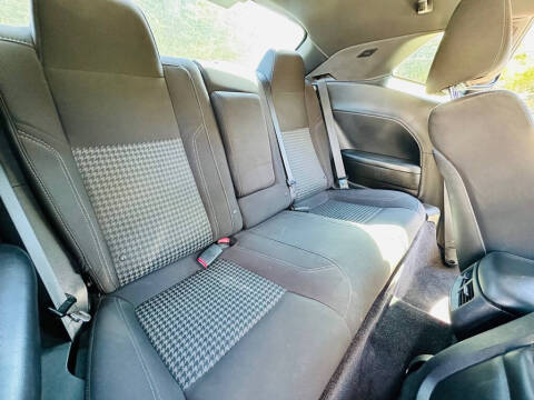 2015 Dodge Challenger SXT