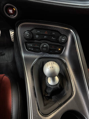 2016 Dodge Challenger 392 HEMI Scat Pack Shaker