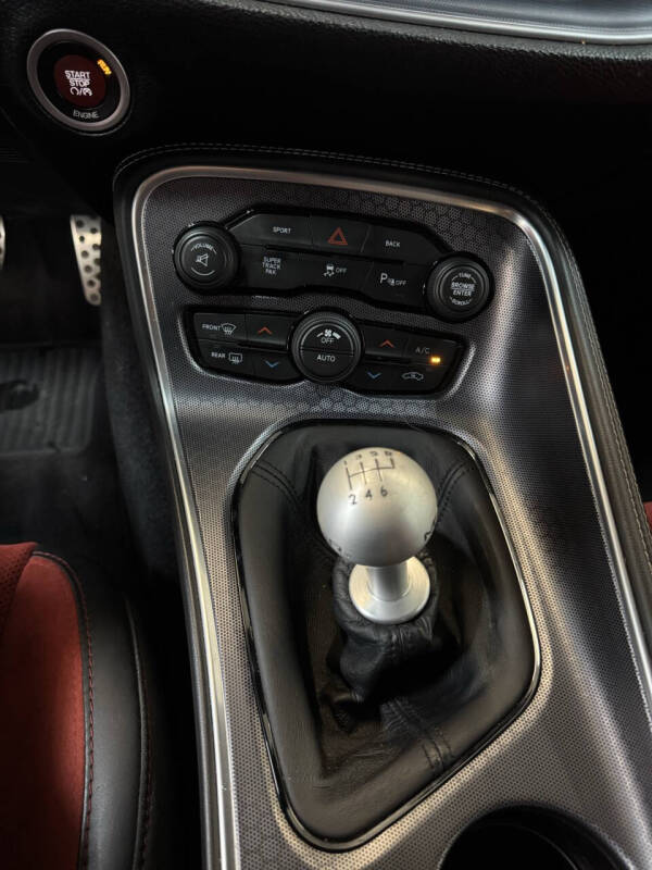 2016 Dodge Challenger 392 HEMI Scat Pack Shaker