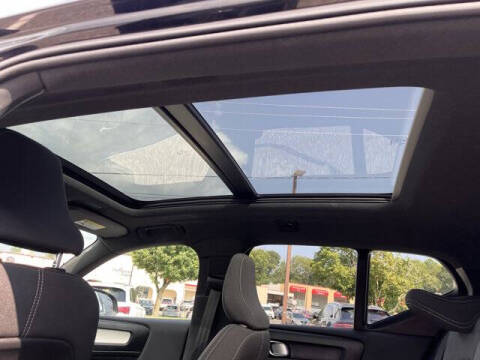 2025 Volvo XC40 B5 Core Bright Theme