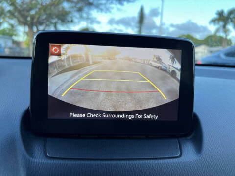 2020 Toyota Yaris Hatchback LE