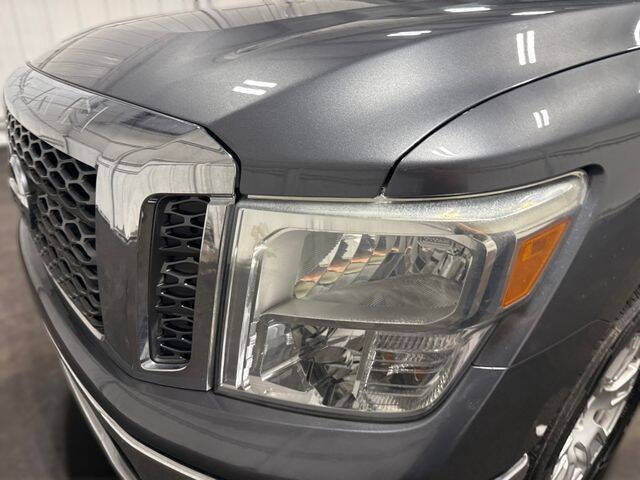 2017 Nissan Titan SV