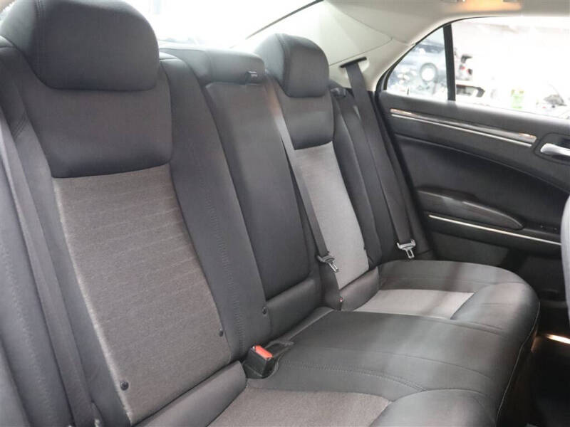 2022 Chrysler 300 Touring