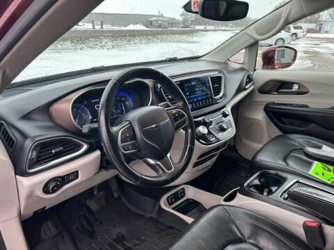 2017 Chrysler Pacifica Touring-L Plus