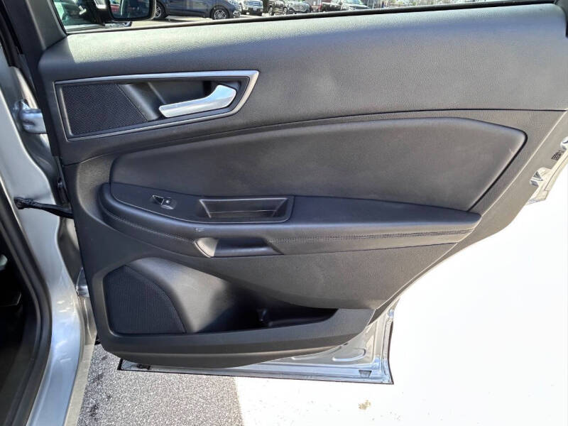 2022 Ford Edge SE