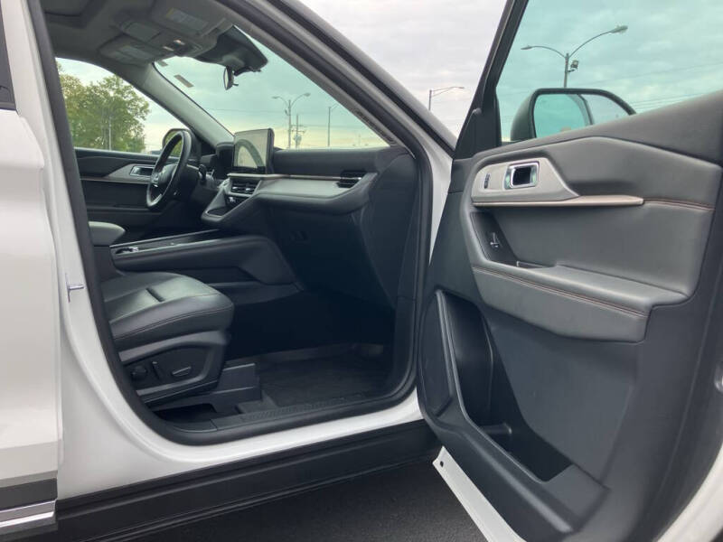 2025 Ford Explorer Active