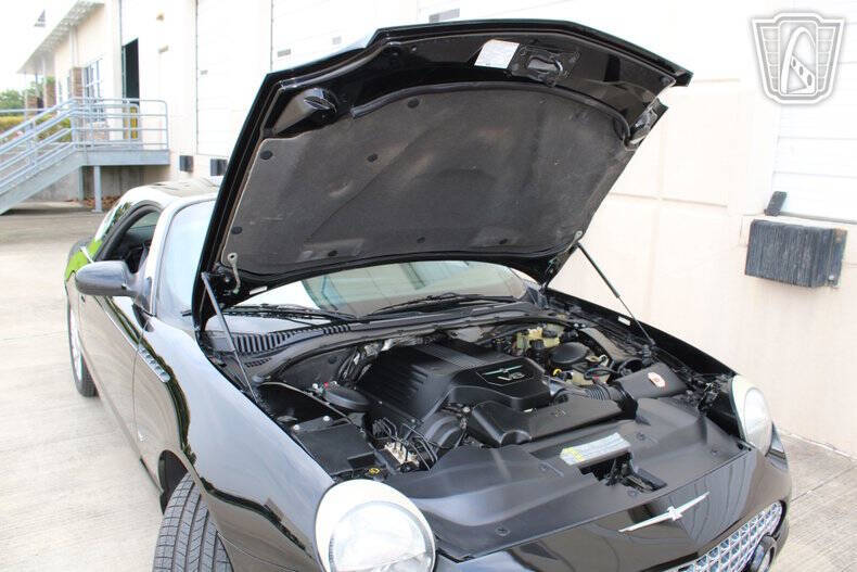 2004 Ford Thunderbird Deluxe