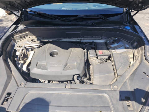 2016 Volvo XC90 T6 Momentum