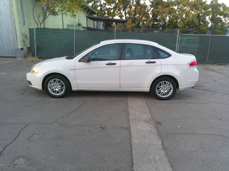 2010 Ford Focus SE photo 2