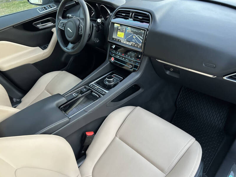 2019 Jaguar F-PACE 25t Premium