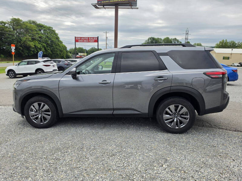 2025 Nissan Pathfinder SV
