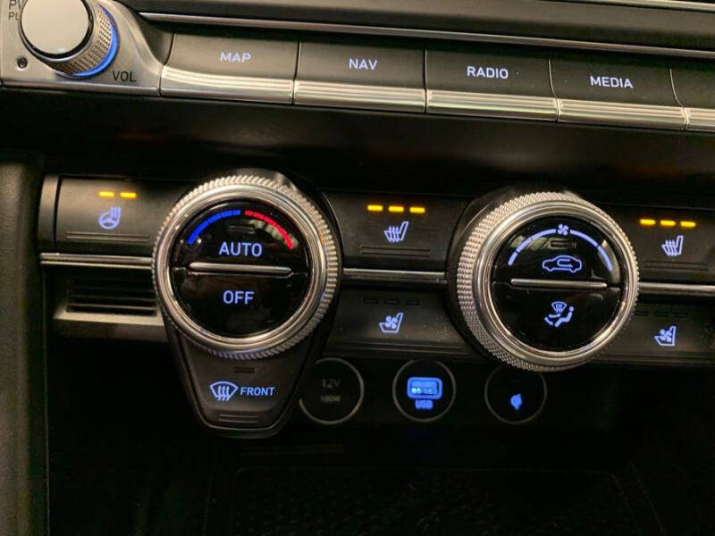 2022 Genesis G70