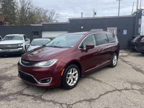2017 Chrysler Pacifica Touring-L