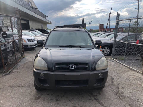 2005 Hyundai Tucson for sale at Six Brothers Mega Lot in Youngstown OH