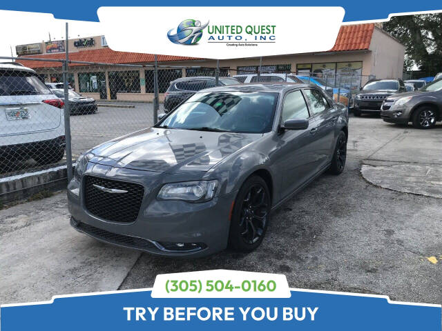 2019 Chrysler 300 S's photo