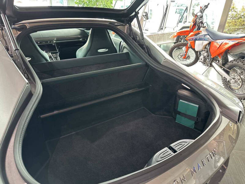 2025 Aston Martin Vantage