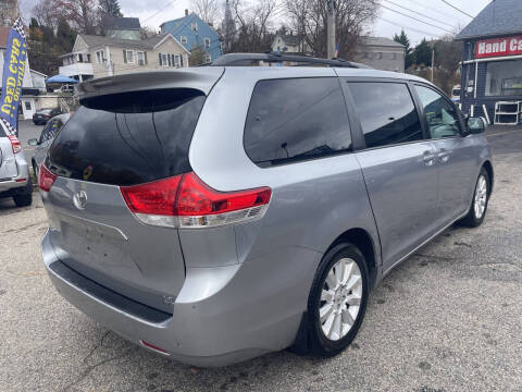 2012 Toyota Sienna LE 7-Passenger
