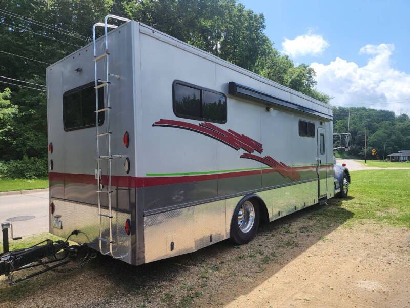 2005 Peterbilt 330