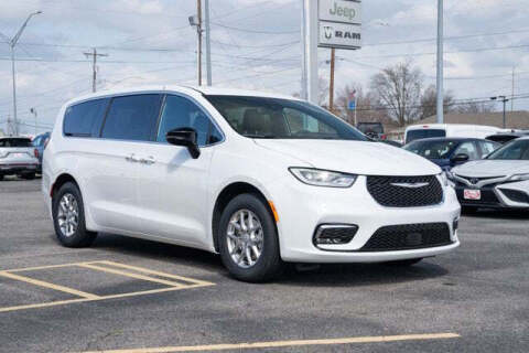 2026 Chrysler Pacifica Select