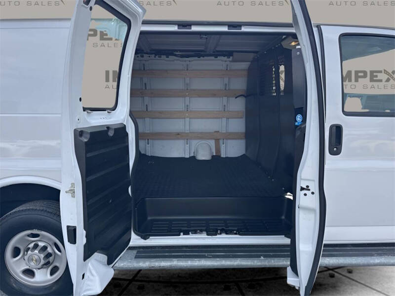 2023 Chevrolet Express 2500