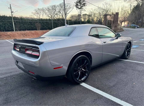 2017 Dodge Challenger SXT Plus