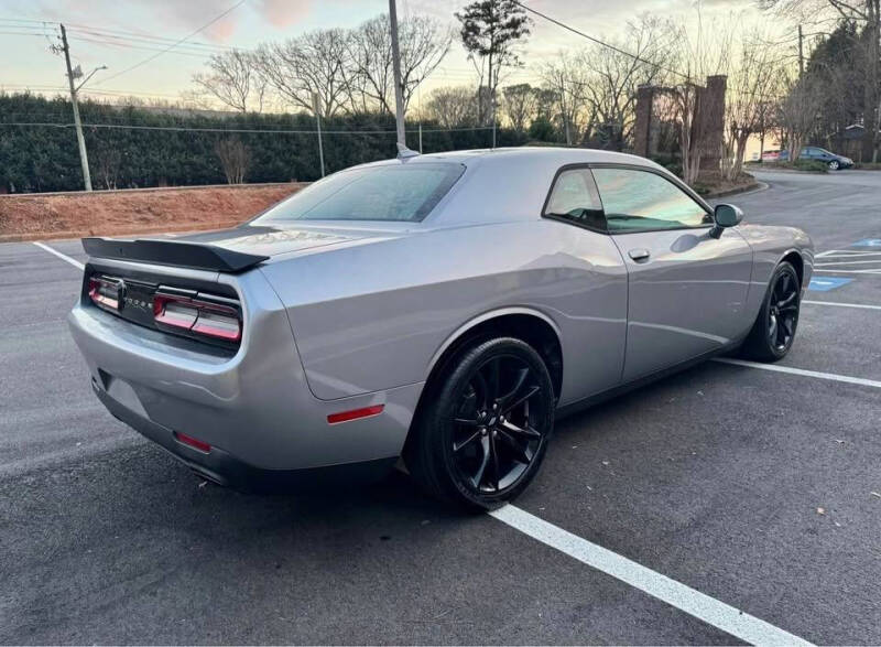 2017 Dodge Challenger SXT Plus