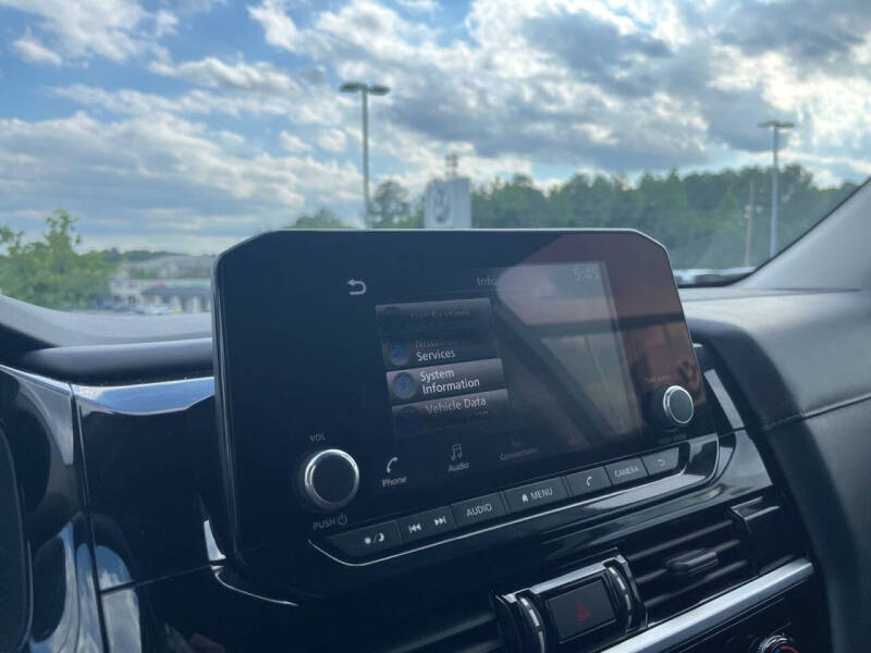 2025 Nissan Pathfinder SV