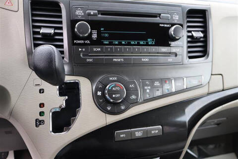 2013 Toyota Sienna LE 8-Passenger