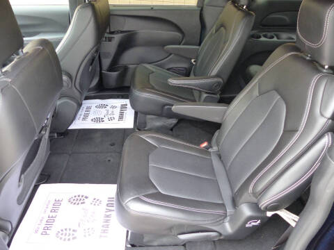 2025 Chrysler Pacifica Select