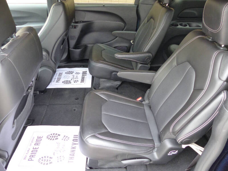 2025 Chrysler Pacifica Select