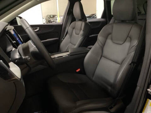 2025 Volvo XC60 B5 Plus Dark Theme