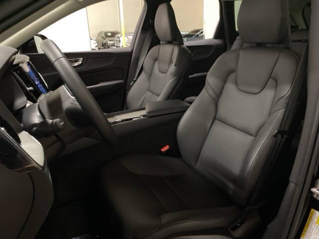 2025 Volvo XC60 B5 Plus Dark Theme