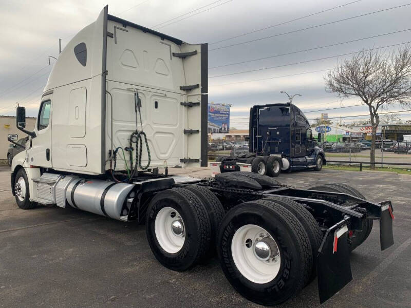 2019 Freightliner CASCADIA 126