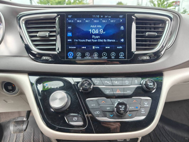 2017 Chrysler Pacifica Touring-L Plus