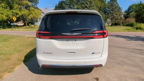 2024 Chrysler Pacifica Plug-In Hybrid Select