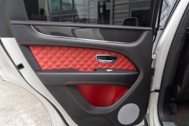 2021 Bentley Bentayga 32