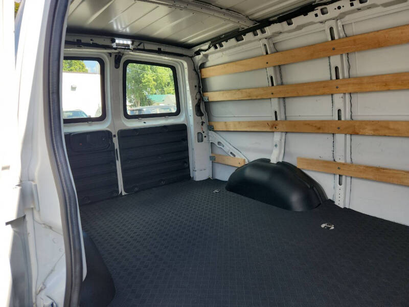 2022 Chevrolet Express 2500