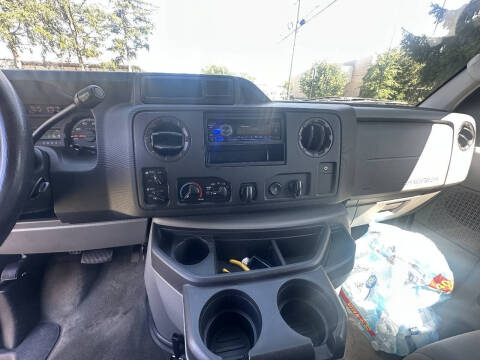 2013 Ford E-Series E-350 SD XL