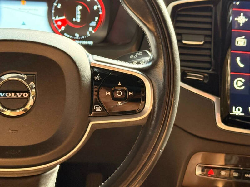 2018 Volvo XC90 T6 Momentum