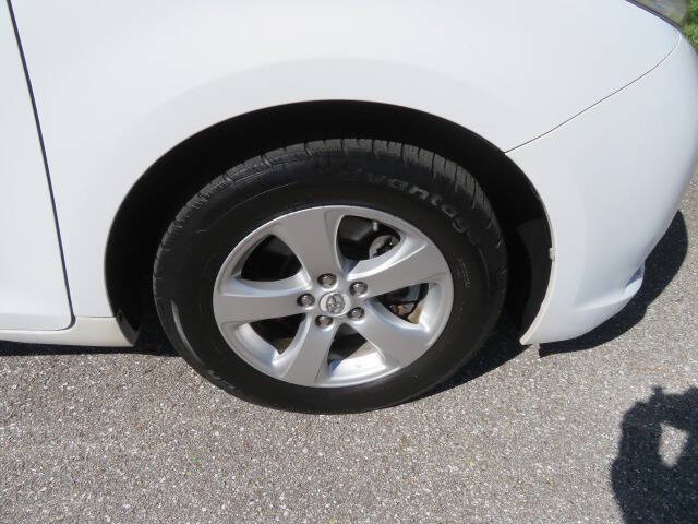 2016 Toyota Sienna LE Mobility 7-Passenger