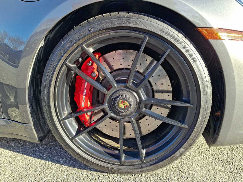 2022 Porsche 911 Carrera 4 GTS